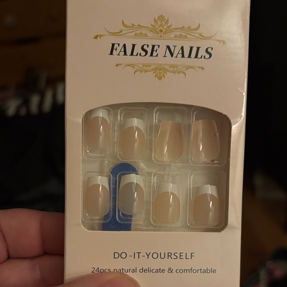A Classy Chic Boutique French Tip False Nails❤️